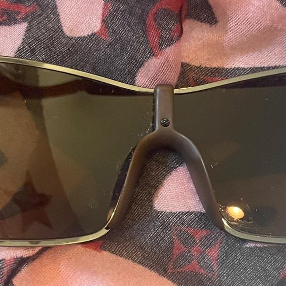 Prada - Picture 5 of 6